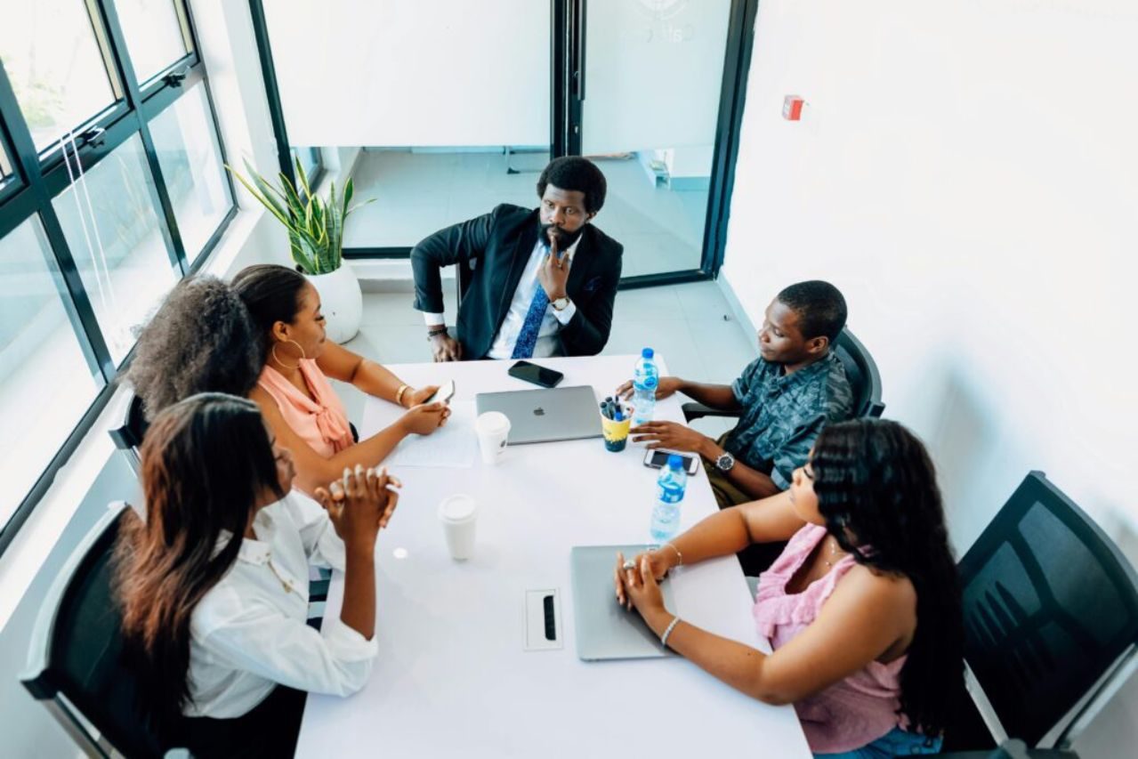 What Happens in the First Ten Minutes of an In-Person Meeting